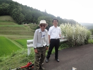草刈り名人の清田桂次さんと