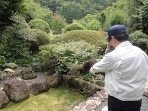 尾谷の清水さんのお庭にて