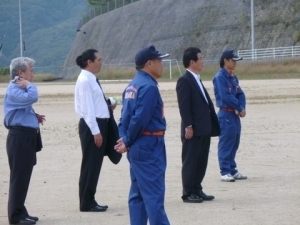 操法訓練をご覧いただきました