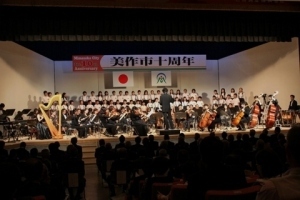 美作第一小学校の児童による合唱
