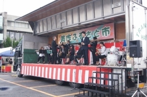 美作ジョイフルバンドによる演奏