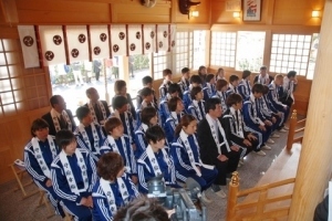 湯神社でお祈り
