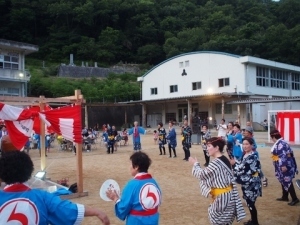 盆踊りのようす