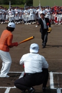 …と見せかけて、近づいて投げました
