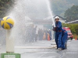 消防団の放水競争