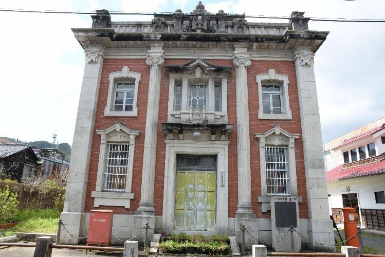 美作歴史資料館正面