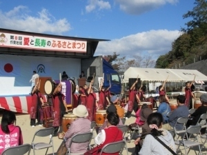 勝田清流こども太鼓の演奏