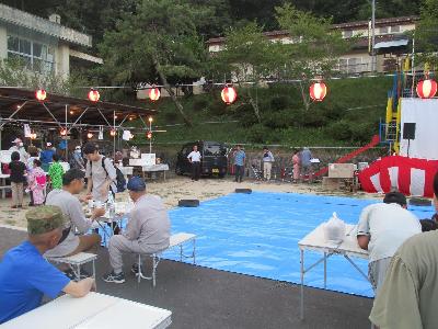 福山夏祭りで、挨拶をする萩原市長