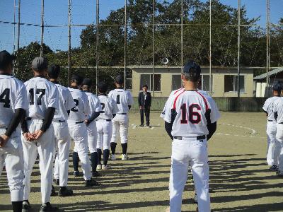 開会式で挨拶する萩原市長