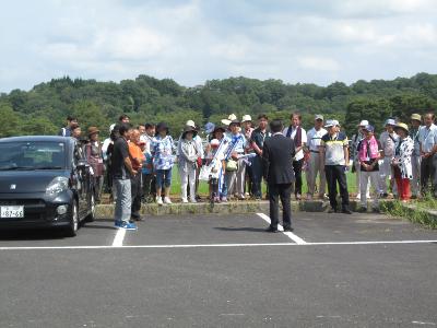 湯郷Belleの応援観戦ツアーの皆さんにご挨拶する萩原市長