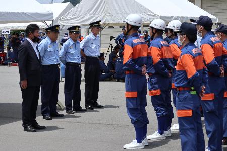 岡山県消防操法大会に出席し、激励する萩原市長