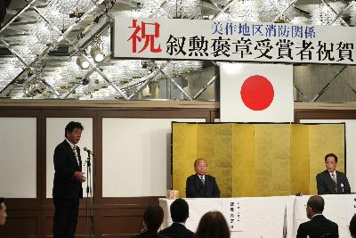 祝賀会でお祝いを述べる萩原市長