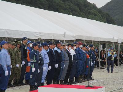 開会式で整列する様子