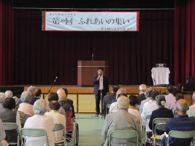 粟井地区ふれあい集合で挨拶する萩原市長