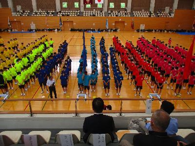 みまさかアリーナで開催されたあがりん祭を観戦する萩原市長