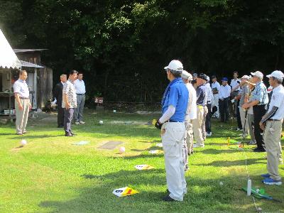 開会式で挨拶する萩原市長