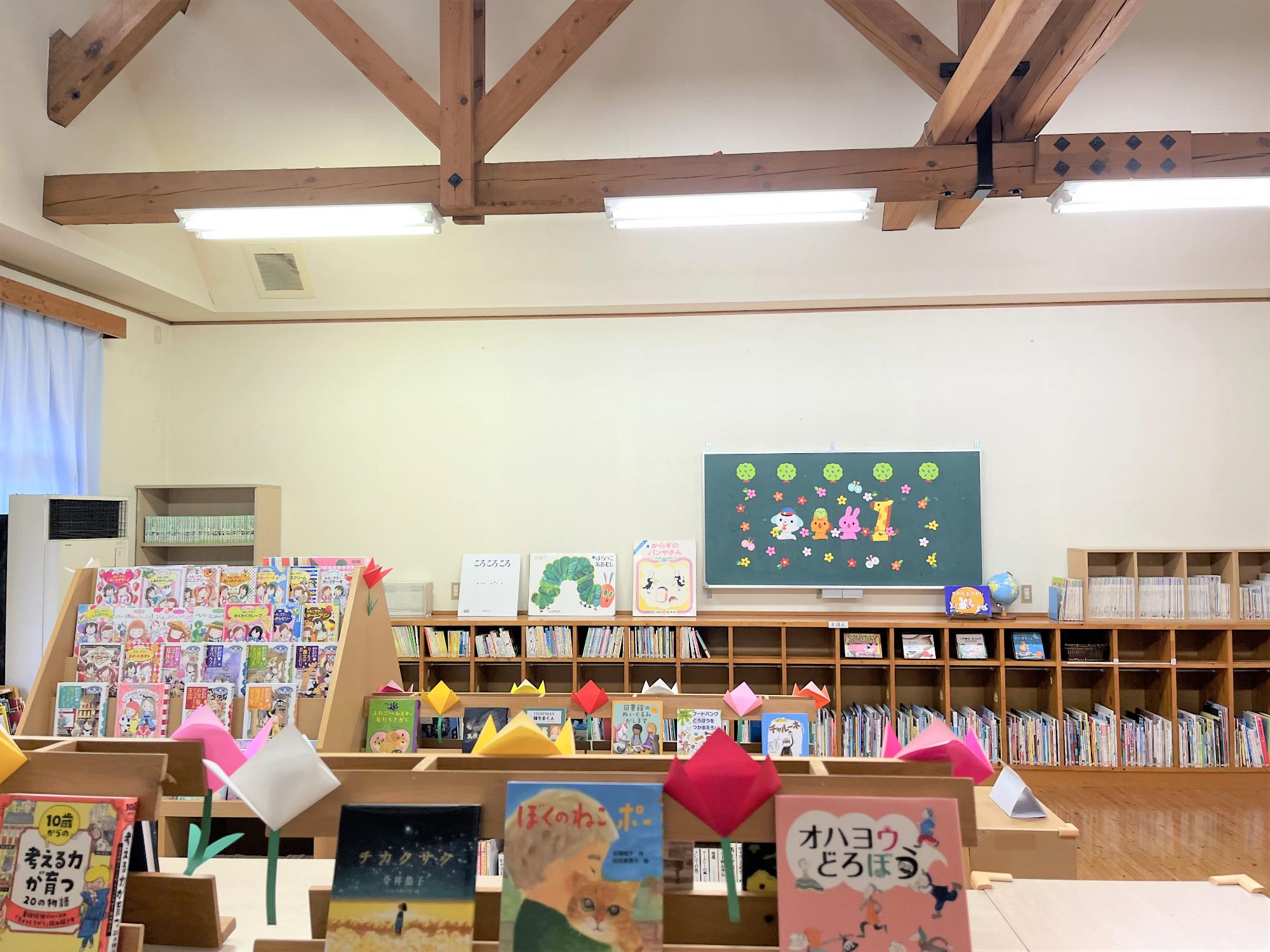 東粟倉図書館内観